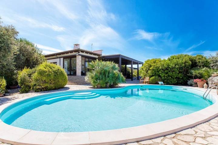 Villa con piscina per 8 persone, con giardino e piscina nonché vista oceano ad Alghero