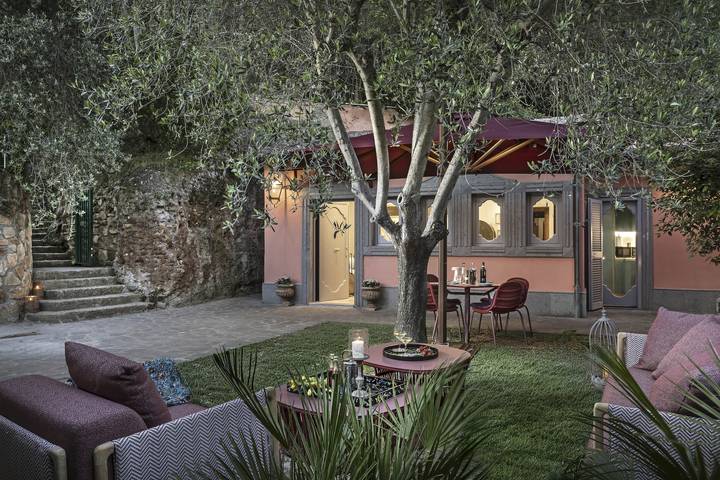 Villa for 4 people, with Balcony and Hot tub as well as Yard in 