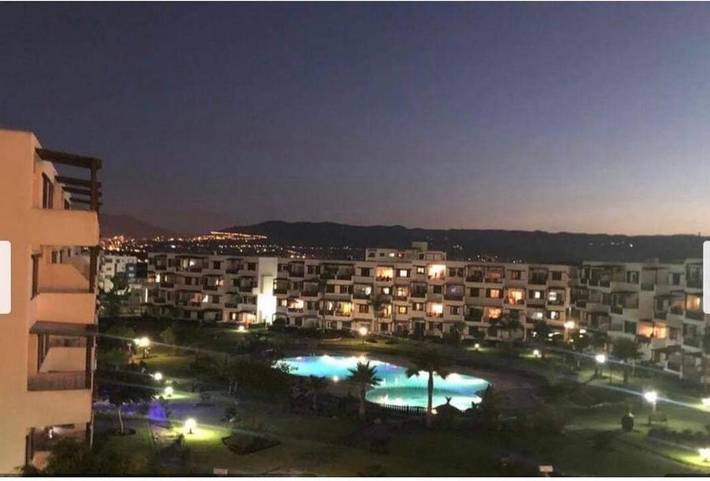 Appart’hôtel pour 3 personnes, avec terrasse et piscine ainsi que jardin et vue, animaux acceptés