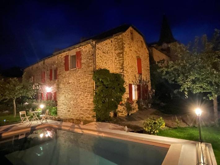Gîte pour 2 personnes, avec terrasse ainsi que jardin et piscine à Sauveterre-de-Rouergue - 3