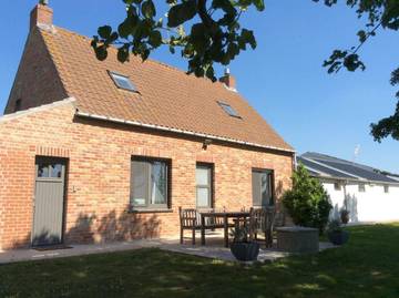 Gîte pour 8 personnes, avec vue et jardin, adapté aux familles à Furnes
