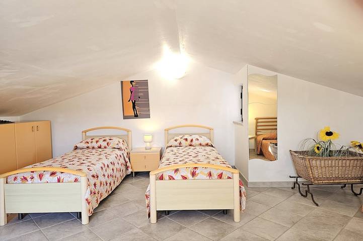Luminosa Villa Mediterranea Con Veranda E Giardino A  Soli 50 Metri Dal Mare! in Spiaggia di Campofelice di Roccella (Campofelice di Roccella), Campofelice di Roccella
