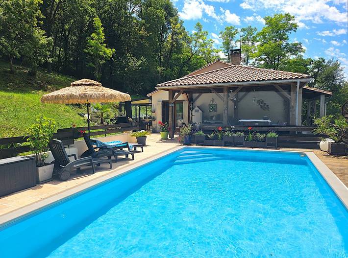 Gîte pour 2 personnes, avec piscine ainsi que terrasse et jardin - 1