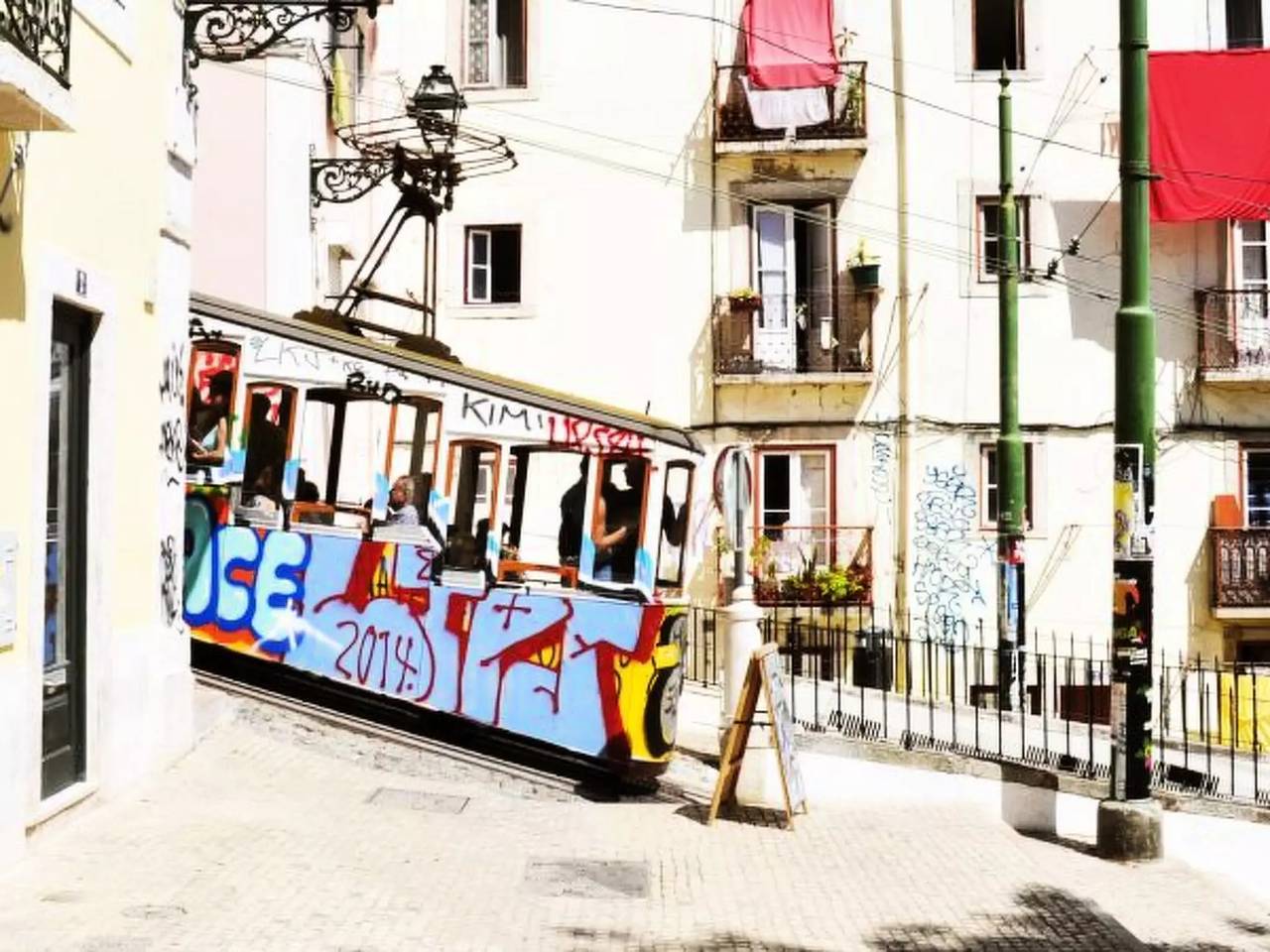 Ganze Wohnung, 1 Ausstellung 3 Personen in Sé, Santa Maria Maior