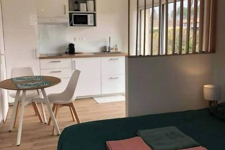 Gîte pour 2 personnes, avec terrasse et piscine à Saint-Médard-en-Jalles - 2