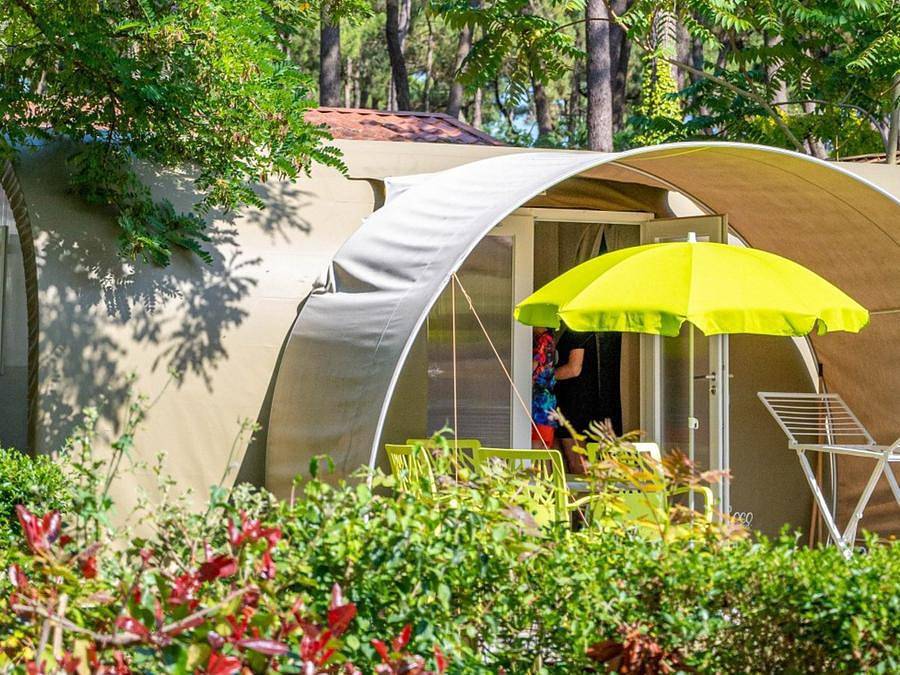 Flower Camping Au Bois des Biches - Tente 4 personnes - Coco Sweet 2ch-sans sanitaires | Insolite - 16m² terrasse couverte - sans Tv in Saint-Hilaire-de-Riez, Vallée de la Loire