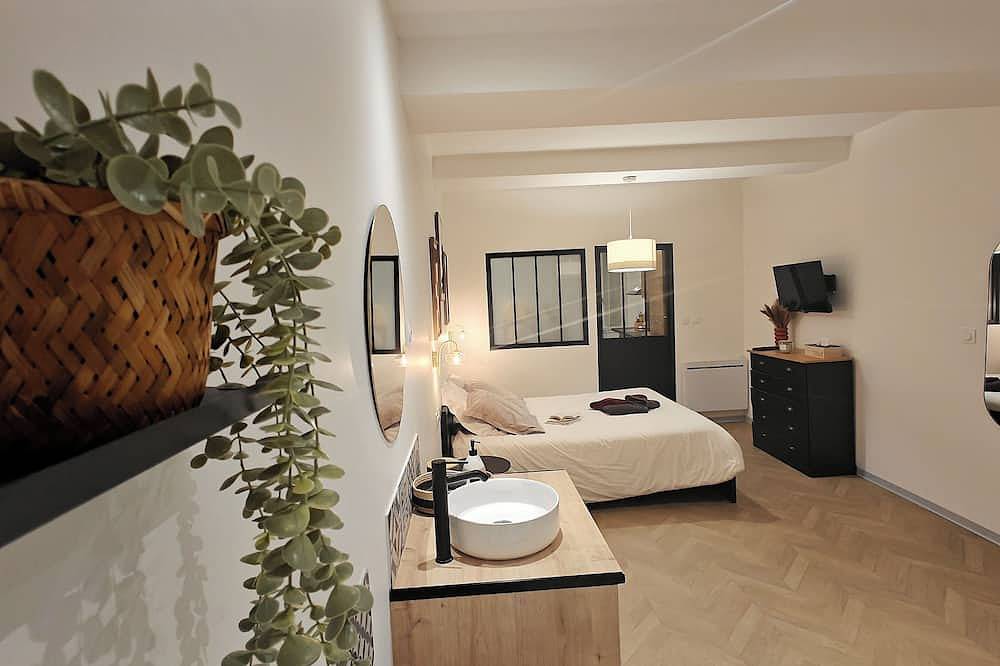Entire apartment, Spa & Relaxation - Romantic coziness in the heart of Moulins in Moulins, Allier