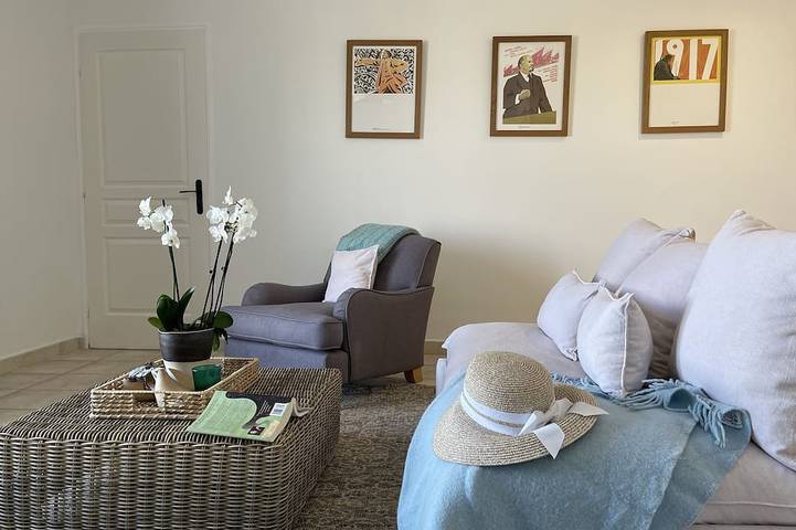 Ganze Wohnung, Large stylish apartment with sea views over the Bay of Cannes and infinity pool in Les Adrets-de-l'Estérel, Massif de l'Esterel