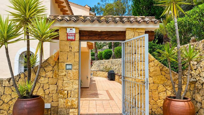 Chalet para 15 personas, con jardín además de piscina y jacuzzi en Marina Baja - 2