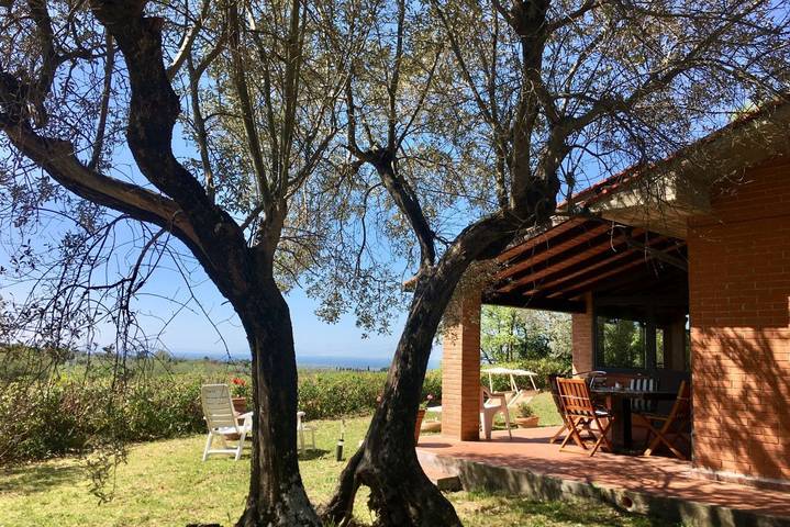 Casa vacanza per 4 persone, con giardino e vista oceano, con animali domestici in Guardistallo