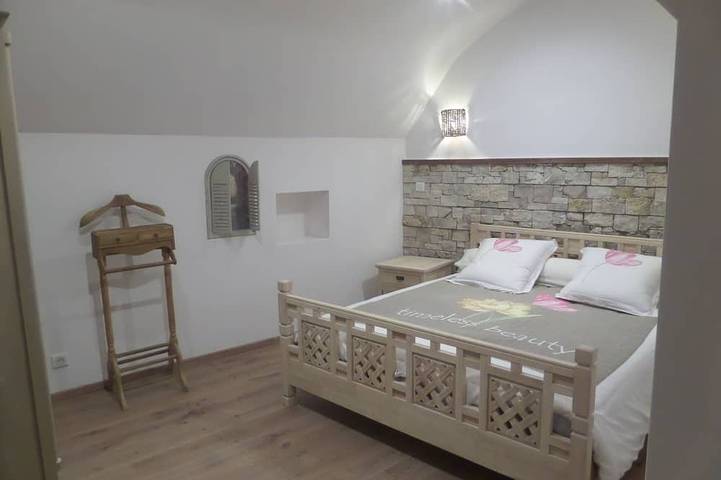 Location de vacances pour 4 personnes, avec Jacuzzi et Terrasse à Vénéjan - 2