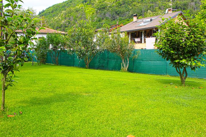 Ferienwohnung für 4 Personen, mit Terrasse und Garten sowie Ausblick in Comune di Cannobio