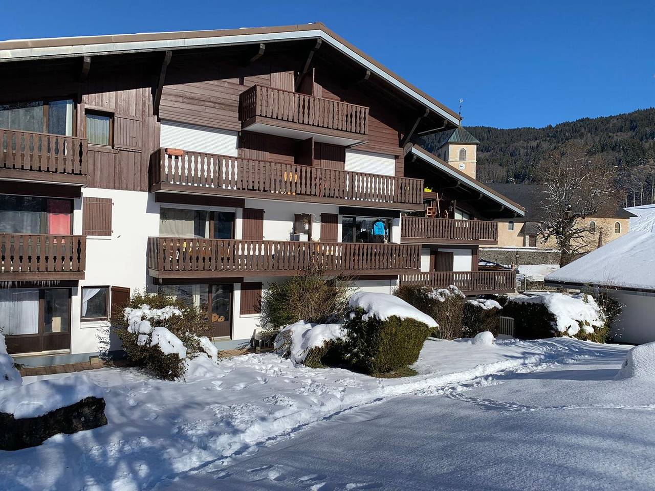 Geheel appartement, Appartement 'Appt De Montagne Araches' met Privéterras en Gemeenschappelijke Tuin in Les Carroz, Arâches-la-Frasse