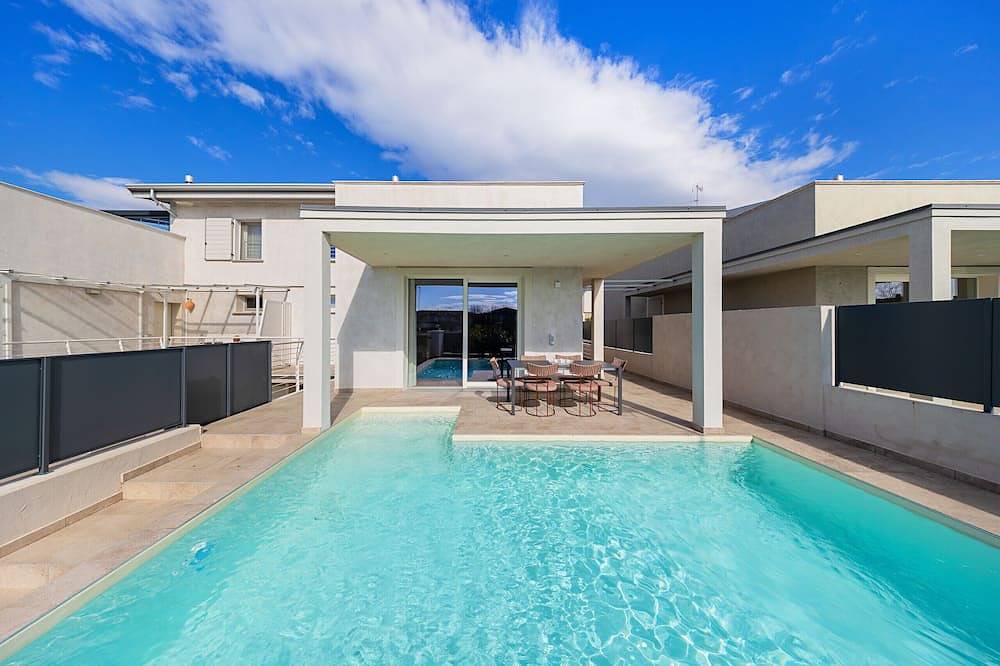 Luxusvilla mit privatem Pool in Sirmione, Gardasee-Berge