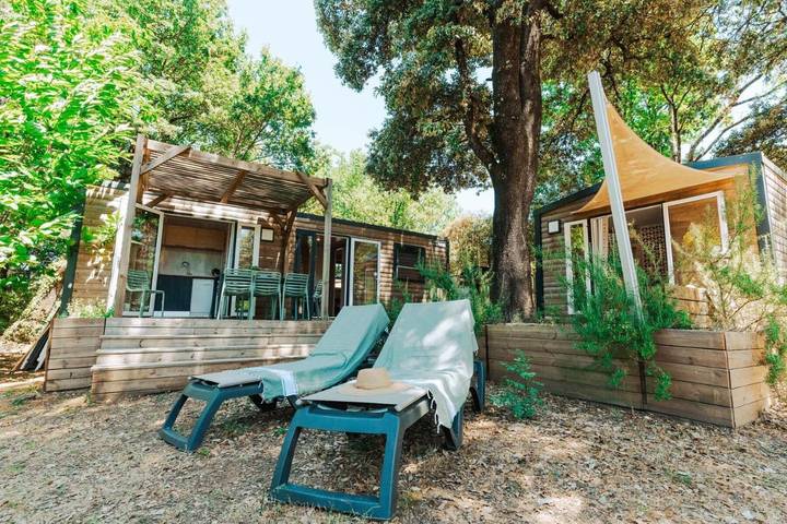 Location de vacances, avec Terrasse ainsi que Jardin et Piscine à Cendras - 4