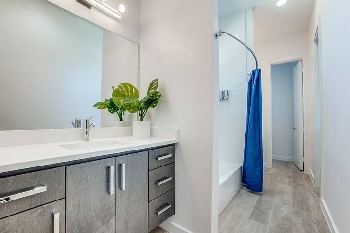 Vacation rental for 8 people, with balcony and yard in Dallas