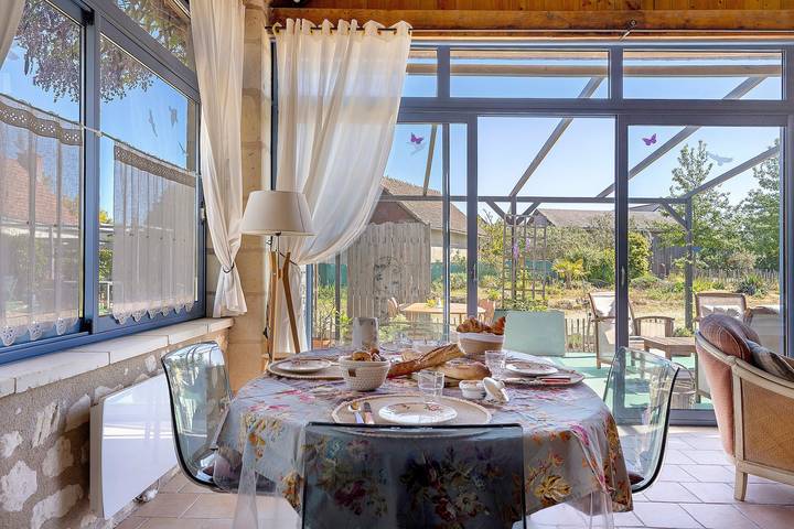 "le grand pré" Holiday Home – Renovated Stable with Garden, Terrace, and Family Amenities in Longué-Jumelles, Loire Valley