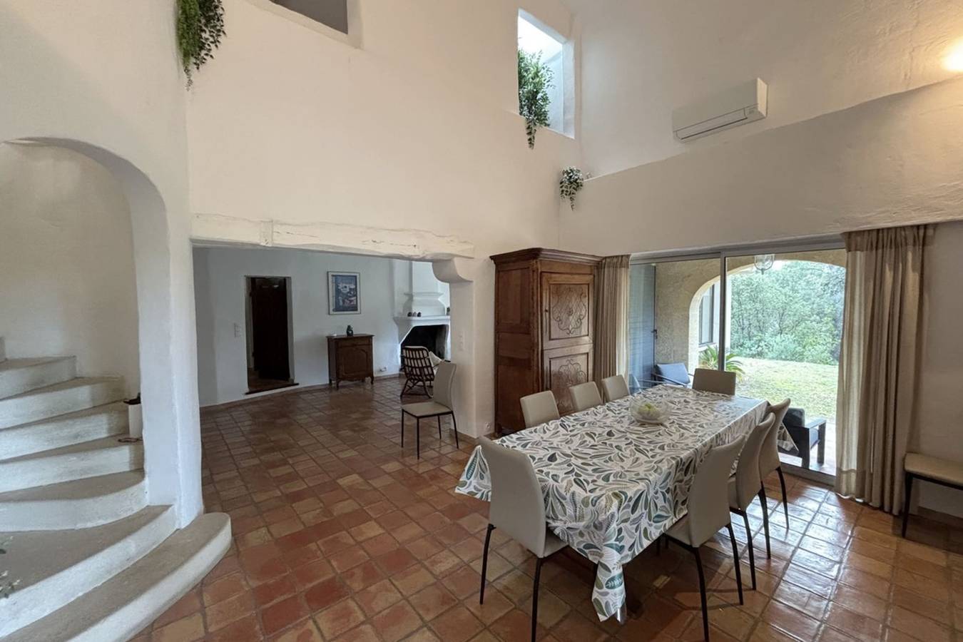 Countryside villa with swimming pool in Lambesc, Region de Aix-en-Provence