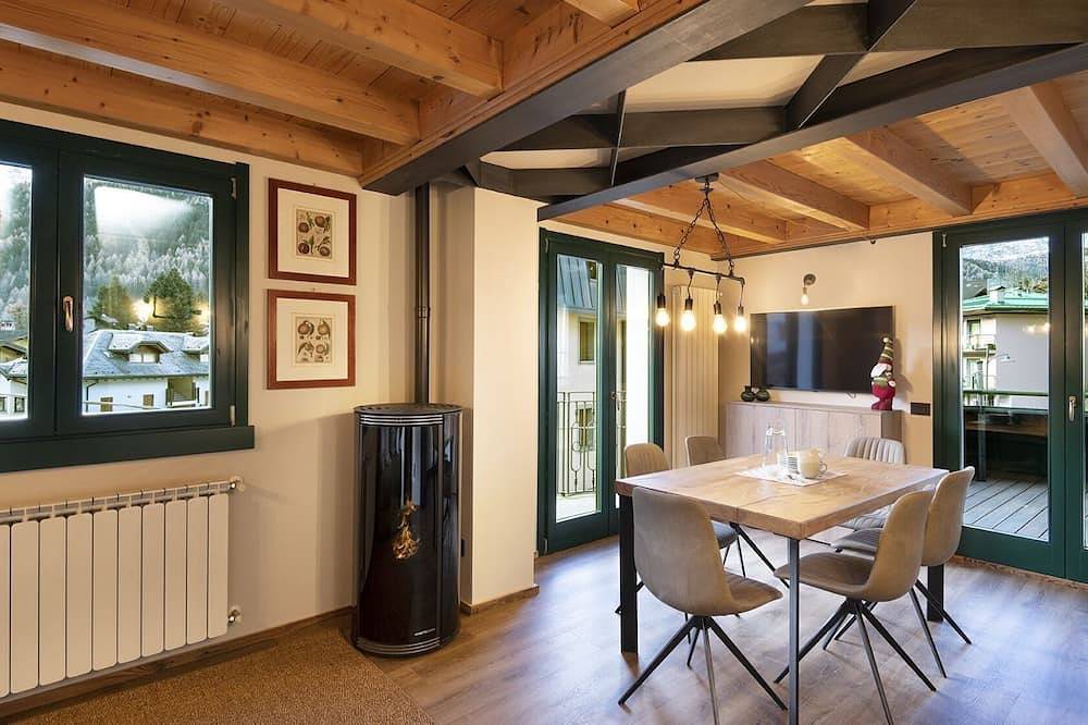 Entire apartment, Olivia's Home - Two Bedroom Apartment, Sleeps 6 in Ponte di Legno (Town), Ponte di Legno