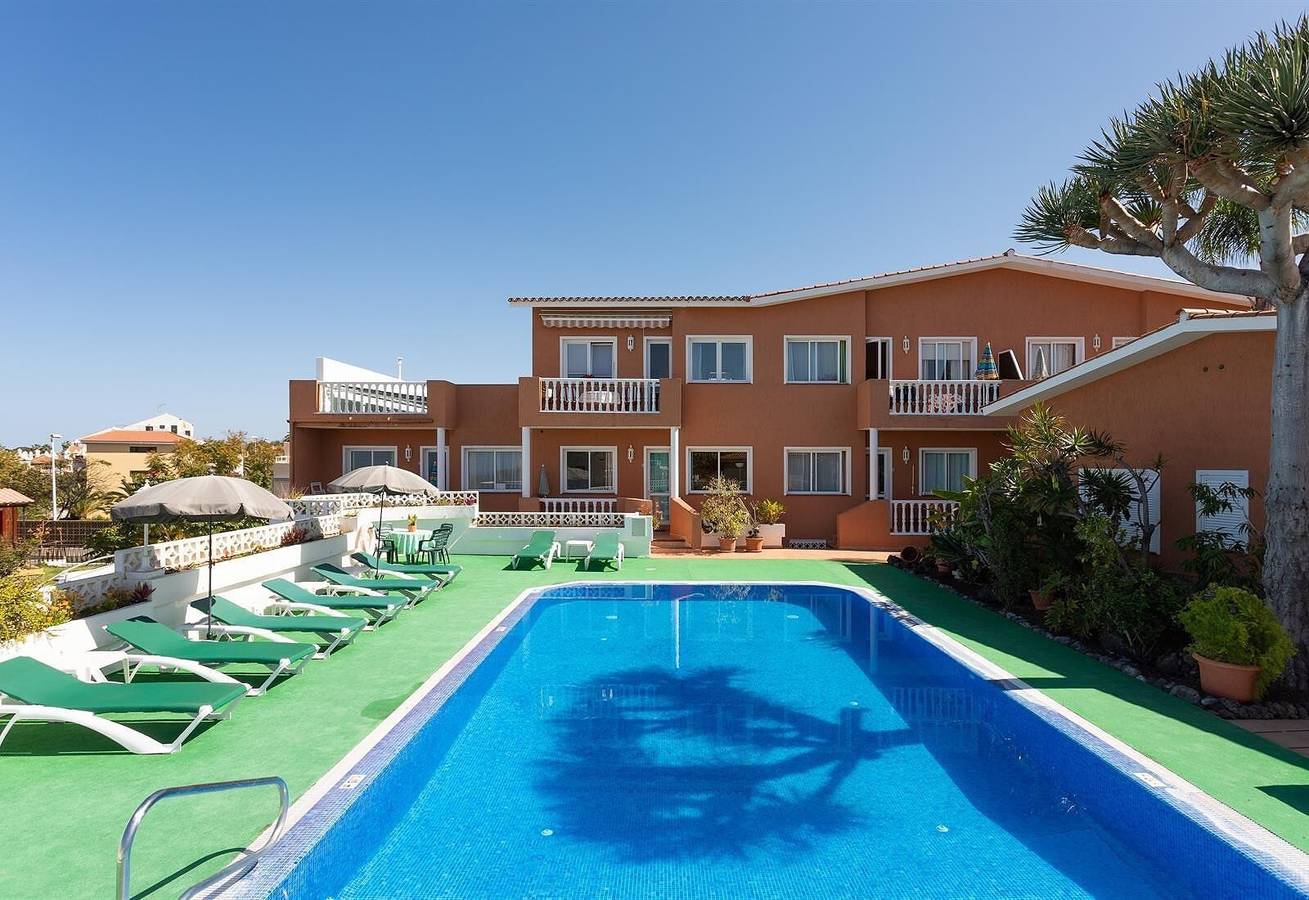 Appartement entier, Appartement 'Parque Las Flores' avec vue sur la mer, piscine partagée, balcon et Wi-Fi in Puerto de la Cruz, Tenerife du Nord