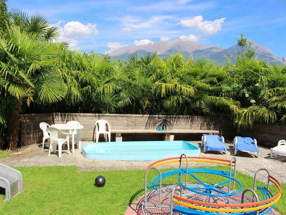 Appartamento intero, Appartamento vacanze per 9 persone con balcone in Colico, Alpi Orobie Occidentali