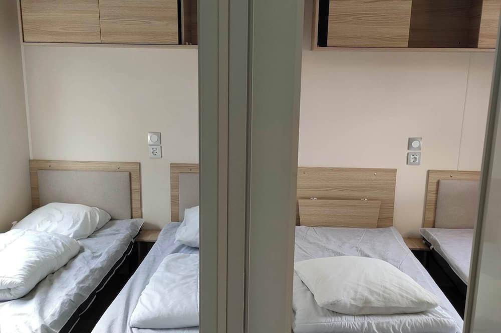 Comfortable mobile-home rental in a 4* campsite, Le lac des rêves. in Lattes, Côte d'Améthyste