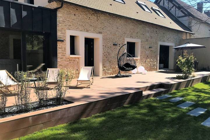 Location de vacances pour 6 personnes, avec Jacuzzi et Terrasse ainsi que Jardin et Sauna à Ménilles