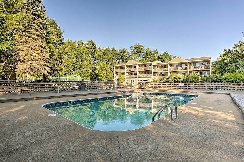Ganze Wohnung, Lake Getaway: Walk Across Street to Private Beach! in Gilford, Lake Winnipesaukee