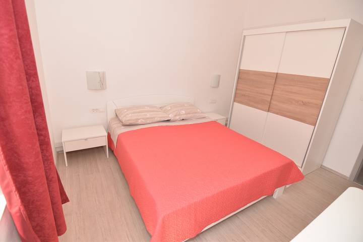 Ferienwohnung für 4 Personen, mit Balkon/Terrasse in Tkon