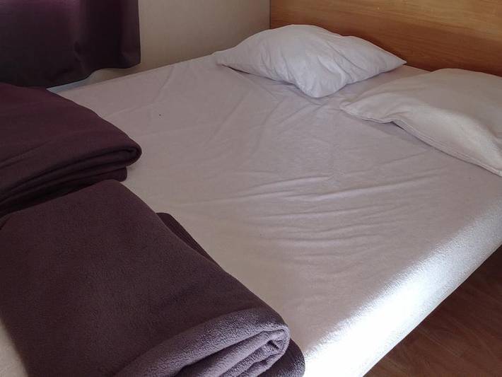 Camping Le Roc del Rey - Mobilheim 4 personen - 2 Zimmer (Samstag bis Samstag von 06/07/24 bis 31/08/24) 4 Pers. in Belloc, Ariège