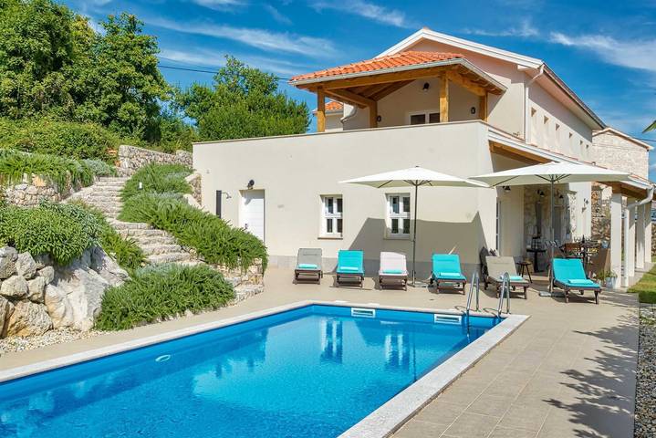 Villa für 8 Personen, mit Terrasse und Balkon/Terrasse in Grad Opatija