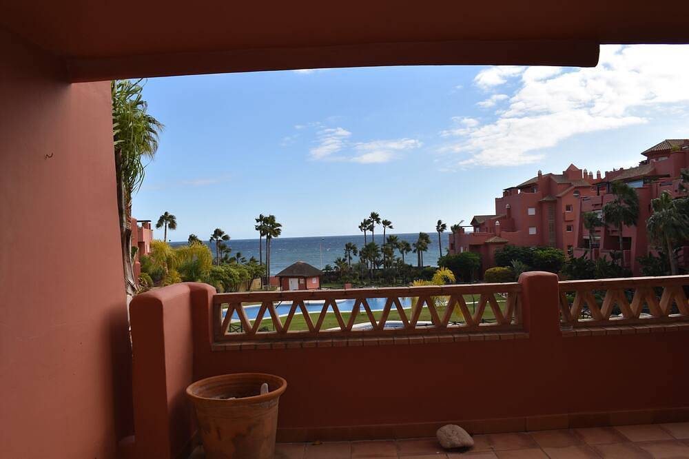 Entire apartment, Quiet and Luxurious Apartment on the Beach in Torrox Costa, Torrox