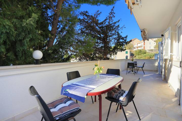 Ferienwohnung für 4 Personen, mit Balkon/Terrasse in Marusici