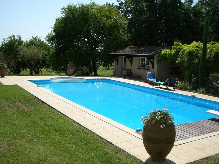 Location de vacances pour 2 personnes, avec jardin ainsi que vue et piscine à Les Lèves-et-Thoumeyragues - 2