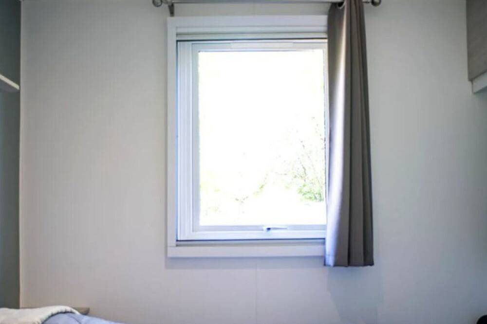 Casa móvil con 2 habitaciones 4 personas, terraza in Lissac-sur-Couze, Brive-la-Gaillarde region