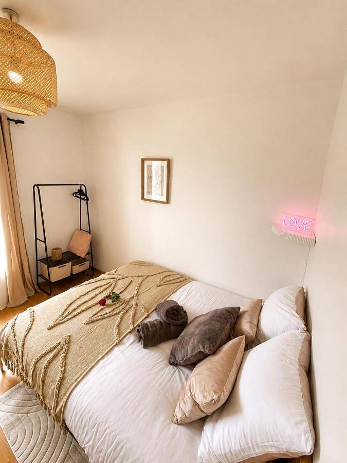 Gîte pour 3 personnes, avec Balcon et Vue dans Place D Armes Calais - 2