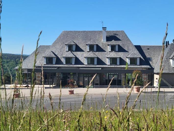 Hôtel pour 2 personnes, avec Terrasse et Jacuzzi ainsi que Jardin et Sauna dans Lac du Barrage de Grandval - 3