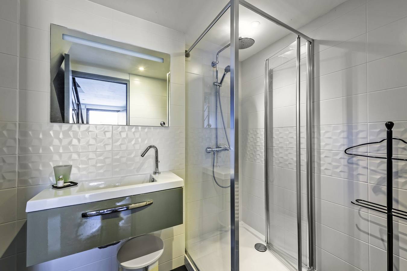 Ganzes Studio, Einzimmerapartment 'Vue Mer 15m De La Plage' mit Meerblick und Wlan in Lesconil, Plobannalec-Lesconil