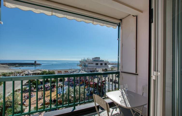Appartamento intero, Accogliente appartamento con vista mare, terrazza e cucina, a 100 metri dalla spiaggia in Bagni Marina, Recco