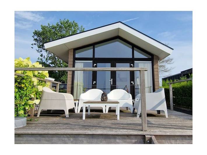 Ferienhaus für 4 Personen, mit Balkon/Terrasse und Terrasse sowie Garten in Bovenkarspel