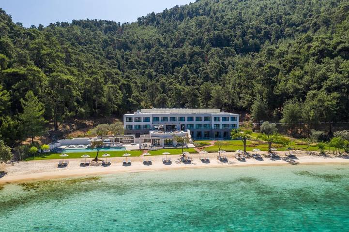 Holiday rental for 2 people, with garden and pool as well as view and sauna in Thassos