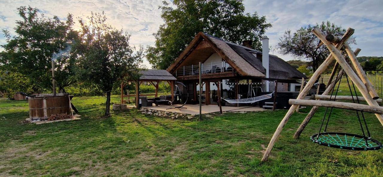Luxury Reed House in Vászoly, Balatonfüredi járás