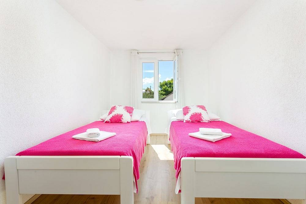 Ferienhaus mit Parkplatz Milna, Brac (K-20140) in Milna, Brac