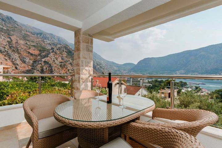 Ferienwohnung für 4 Personen, mit Balkon und Terrasse sowie Garten und Ausblick