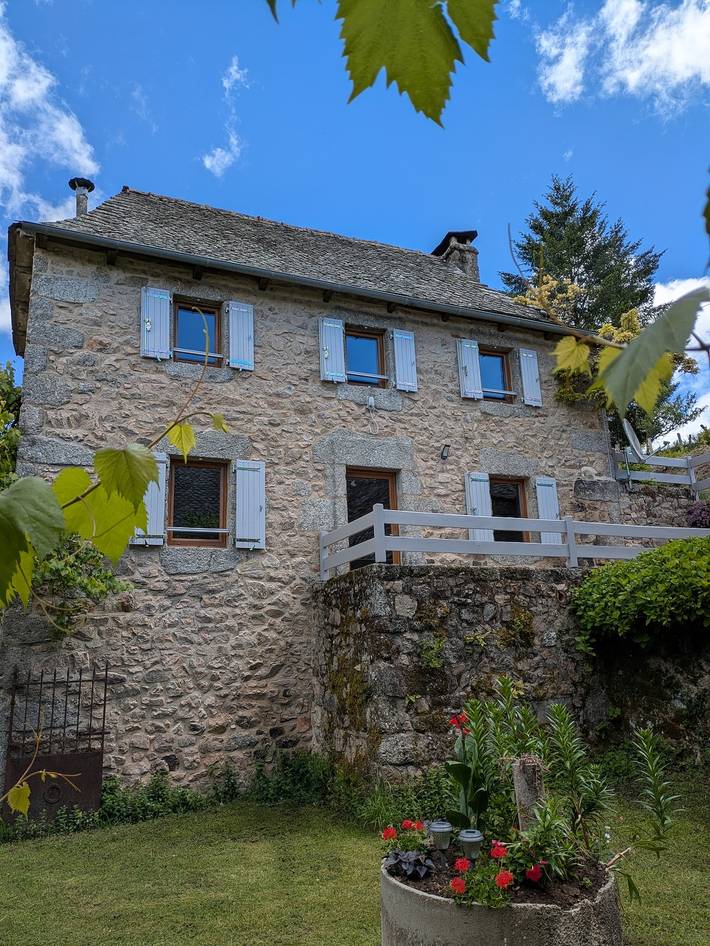 Gîte pour 10 personnes, avec balcon ainsi que piscine et jardin à Florentin-la-Capelle
