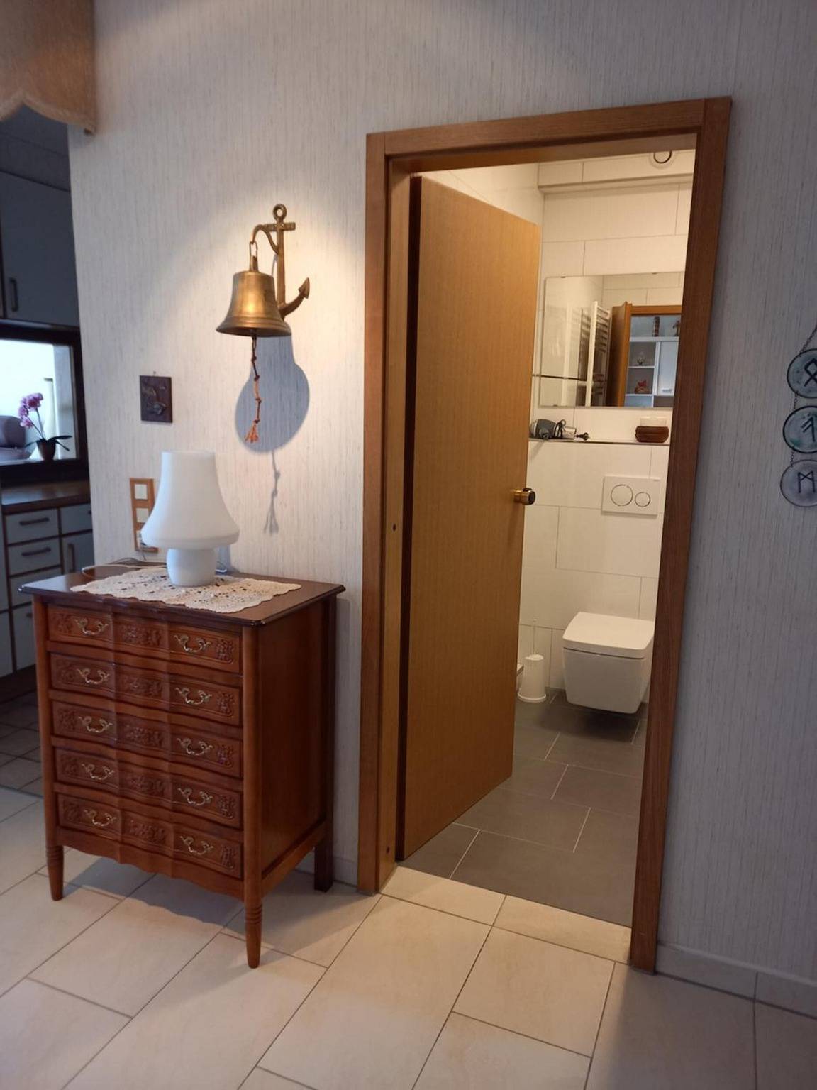 Appartement 'Seeappartement Sorpeglück' met uitzicht op het meer, balkon en zwembad, foto 12