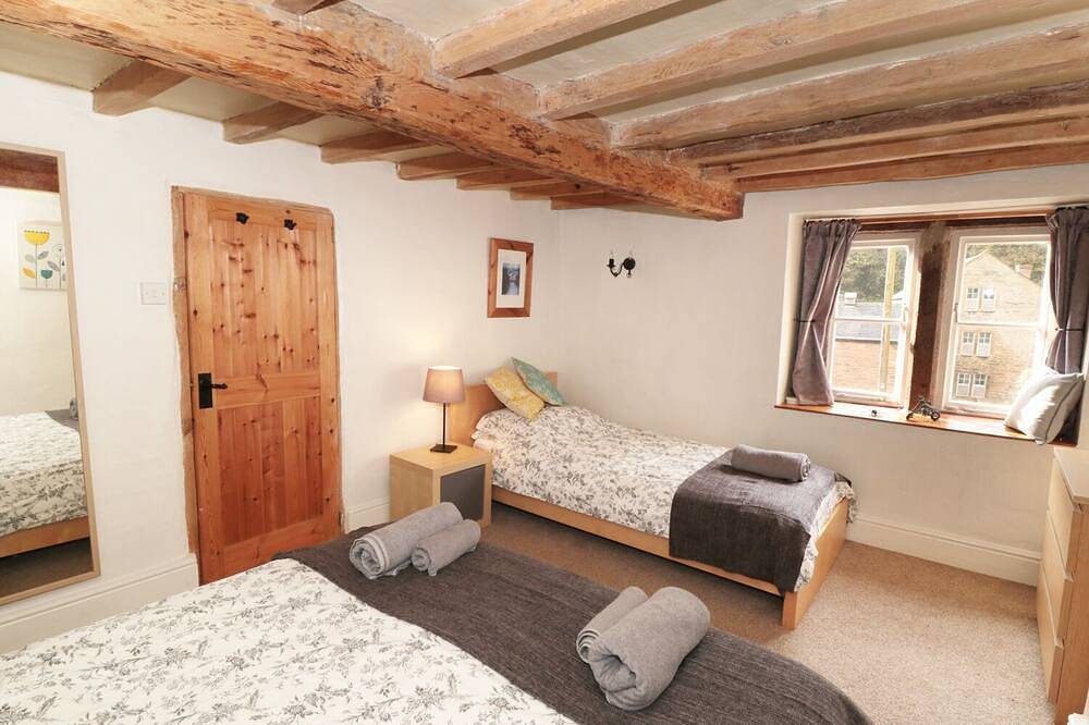 Holly Cottage, pet friendly, with open fire in Cromford in Cromford, Derbyshire