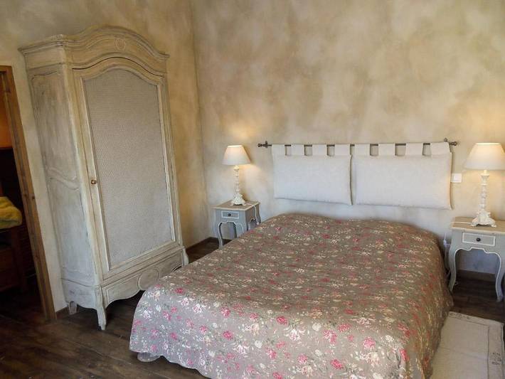 Location de vacances pour 5 personnes, avec jardin ainsi que vue et piscine à Niozelles - 3