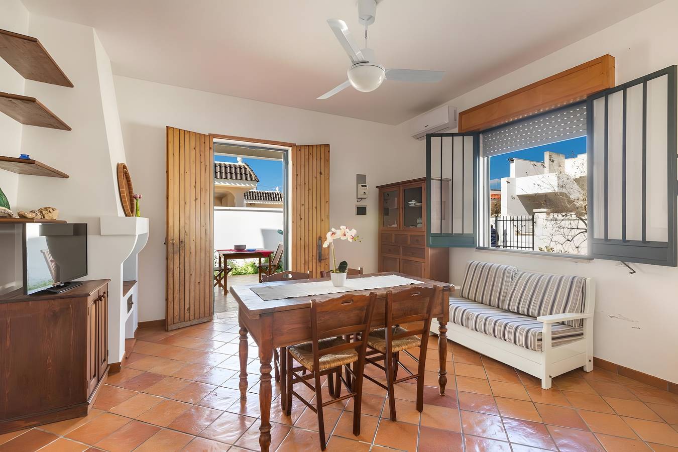 Villa 'Simona- Torre Lapillo' with Private Garden and Air Conditioning in Scala di Furno, Porto Cesareo
