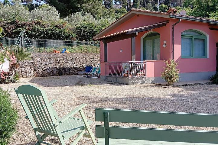Location de vacances pour 4 personnes, avec jacuzzi ainsi que jardin et balcon, animaux acceptés à Capoliveri